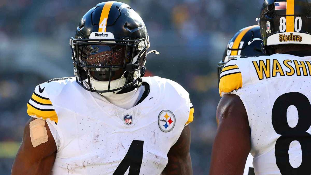Pittsburgh Steelers wide receiver DK Metcalf (4) reacts after a touchdown against the Chicago Bears during the first half at Soldier Field.