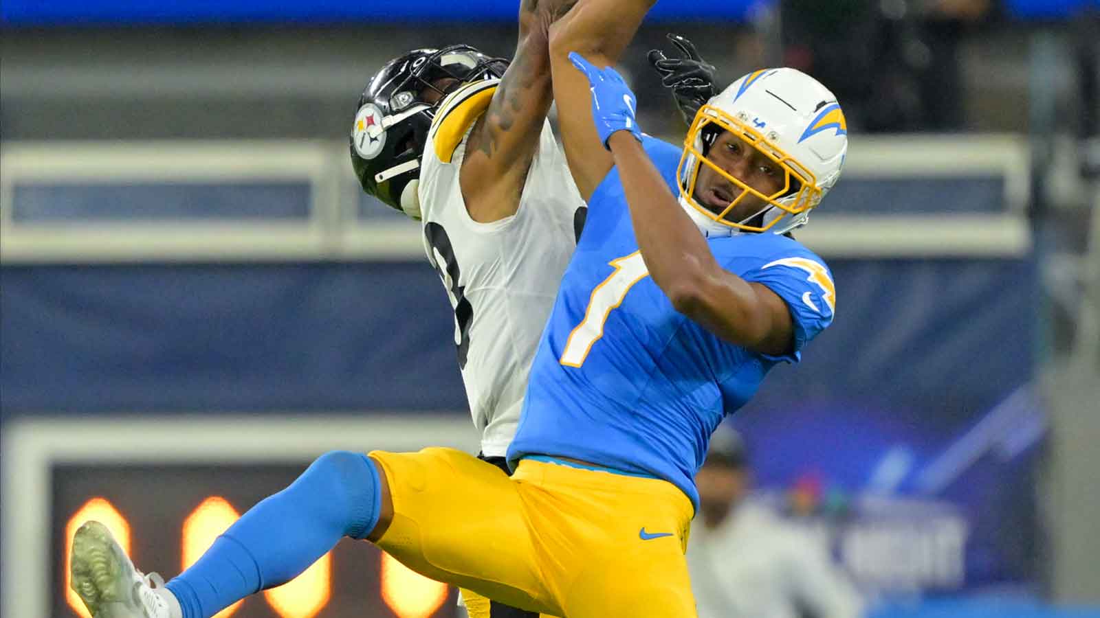 https://wp.clutchpoints.com/wp-content/uploads/2025/11/Steelers-news-Darius-Slay-ruled-out-for-rest-of-SNF-vs-Chargers-with-injury.jpg
