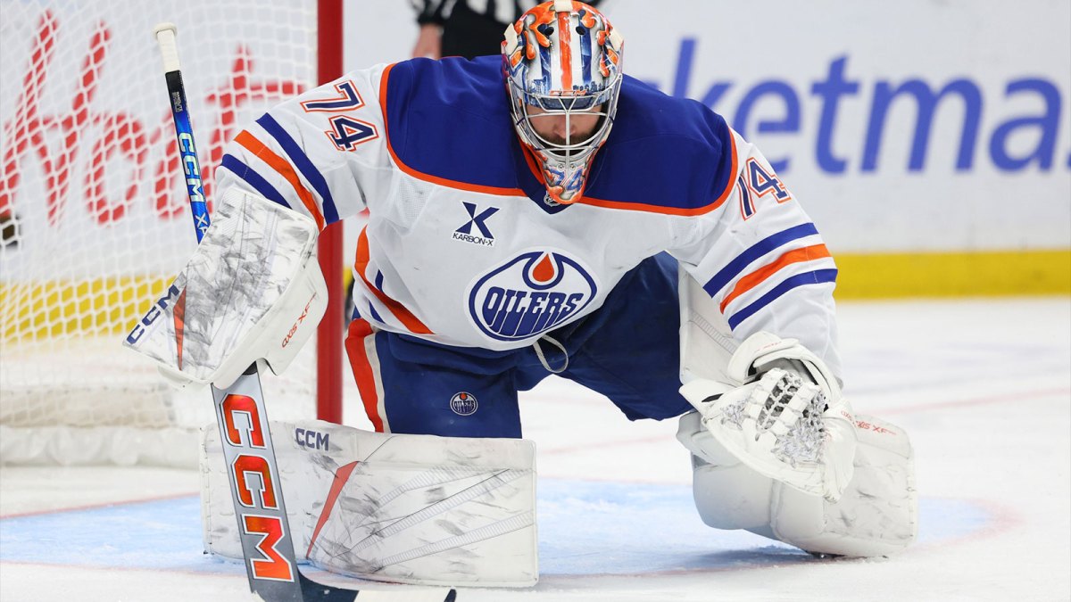 Edmonton Oilers goaltender Stuart Skinner (74) looks to cover ups the puck during the second period against the Buffalo Sabres at KeyBank Center.