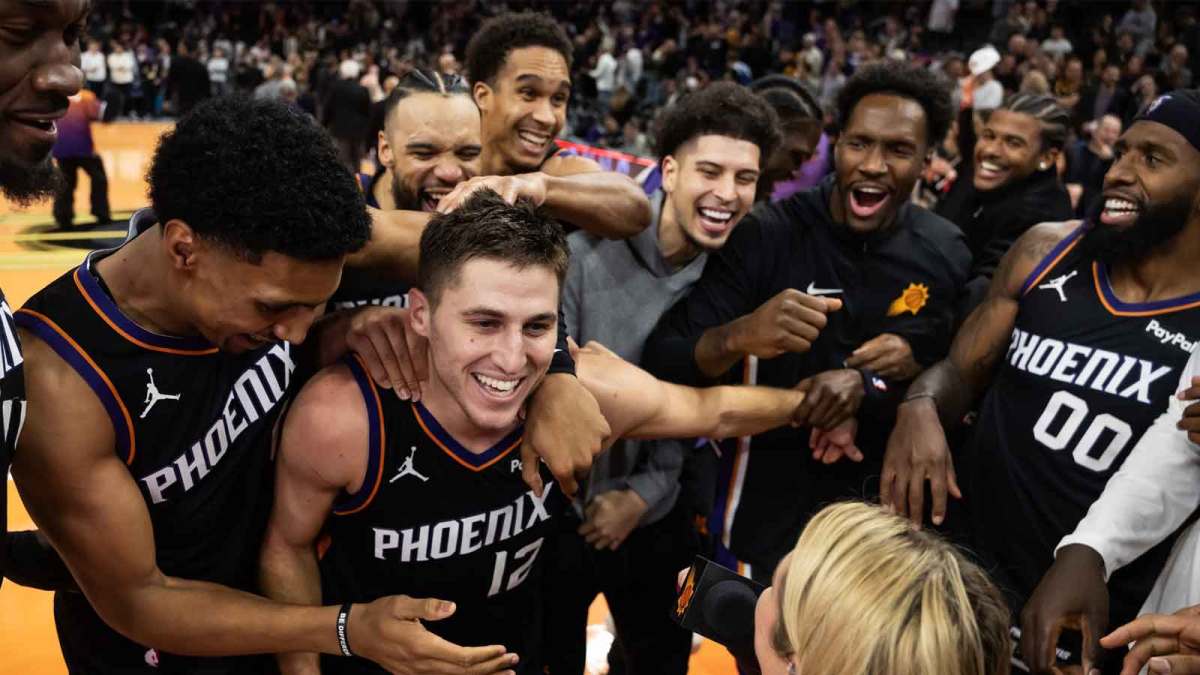 Phoenix Suns guard Collin Gillespie (12) celebrates with teammates after hitting the game winning shot against the Minnesota Timberwolves in the second half of an NBA Cup game at Mortgage Matchup Center.