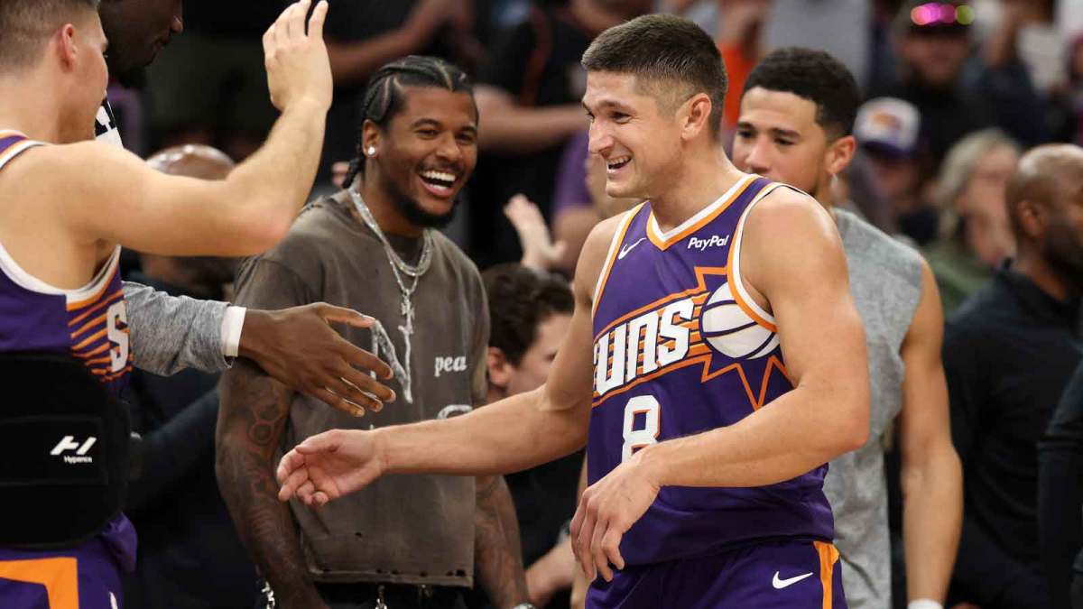 Suns guard Grayson Allen (8) celebrates with teammates