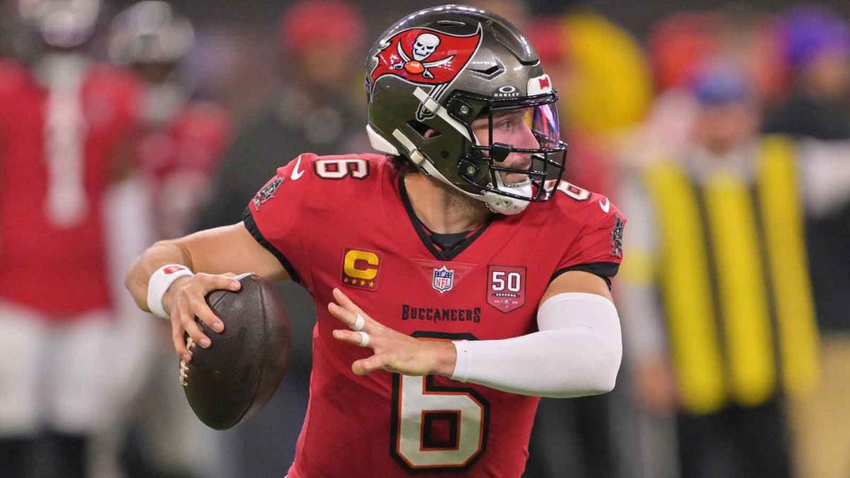 Tampa Bay Buccaneers wide receiver Baker Mayfield (4) makes a touchdown catch against Tampa Bay Buccaneers cornerback Renardo Green (0) during the second half at Levi's Stadium.