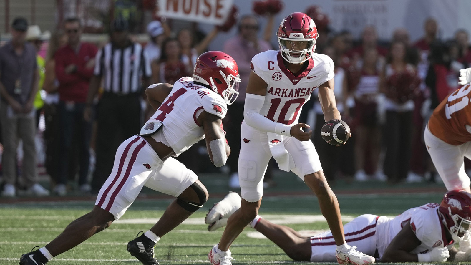 Arkansas RB Mike Washington Jr.’s cold reaction to huge TD over Texas