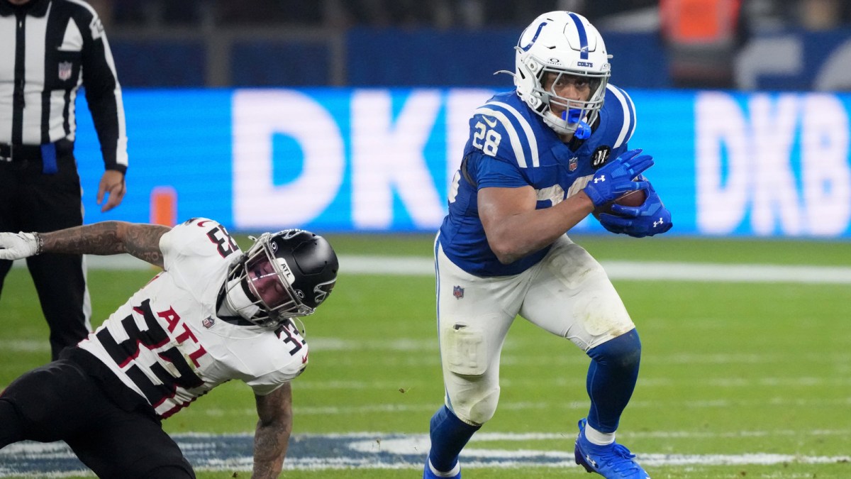 Indianapolis Colts running back Jonathan Taylor (28) runs the ball against the Atlanta Falcons during the NFL Berlin Game at Olympic Stadium