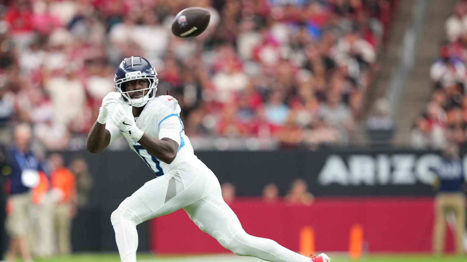 Tennessee Titans wide receiver Calvin Ridley (0) makes a catch against the Arizona Cardinals