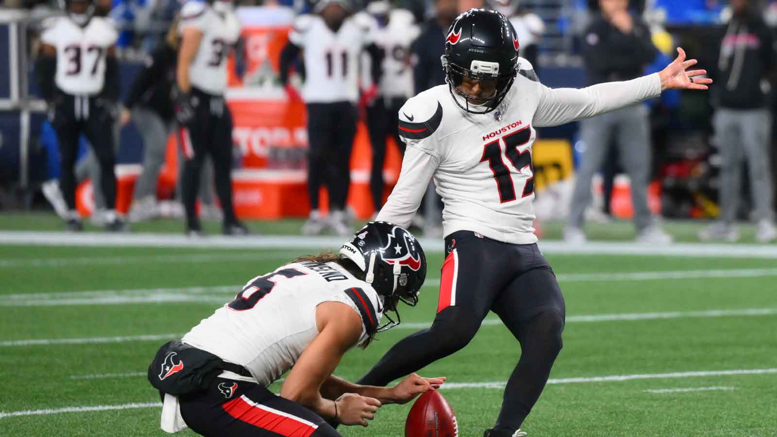 https://wp.clutchpoints.com/wp-content/uploads/2025/11/Texans-kicker-Ka-imi-Fairbairn-drills-a-field-goal.jpg