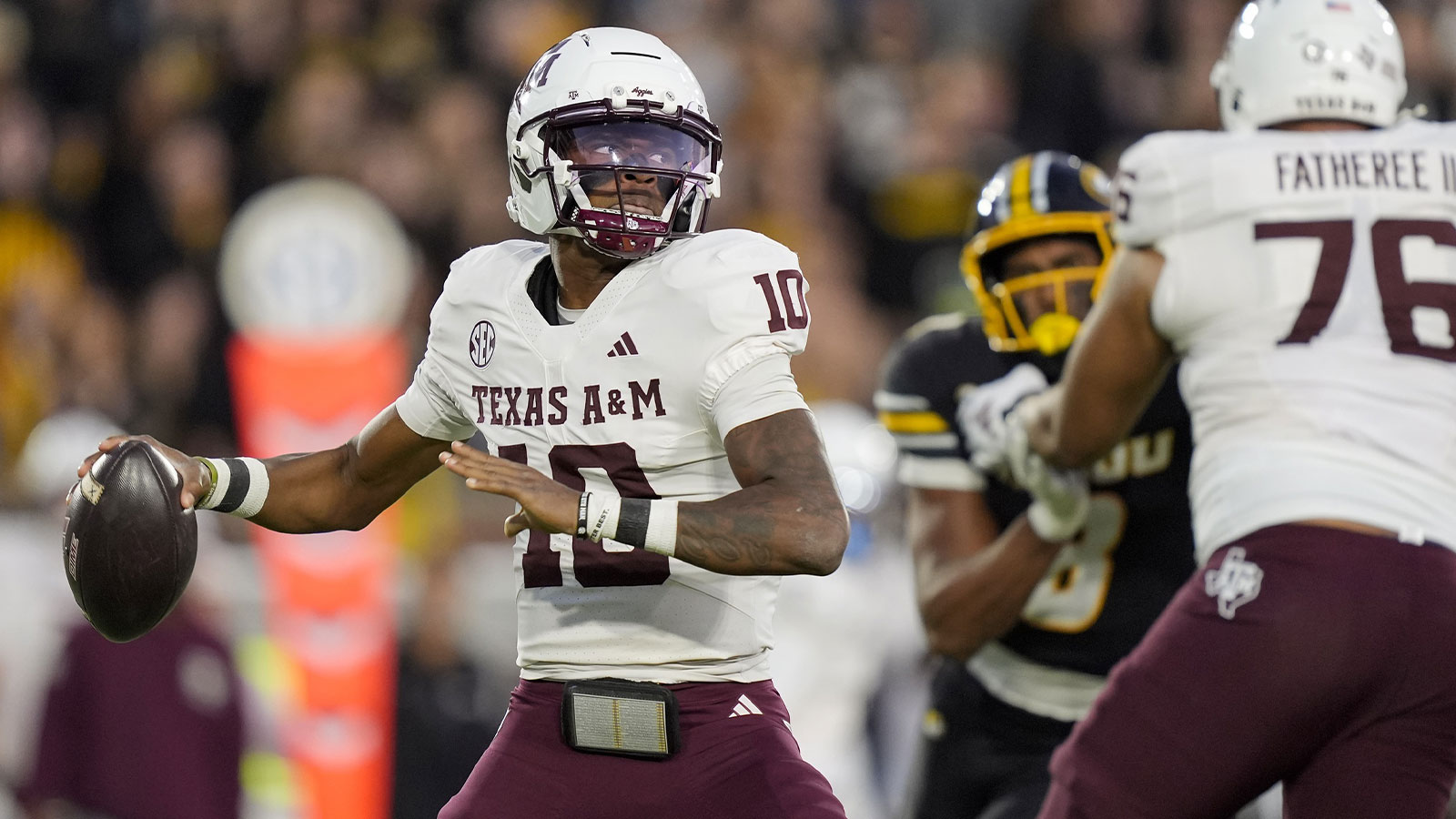 Texas A&M Aggies quarterback Marcel Reed (10) throws a pass during the second half against the Missouri Tigers at Faurot Field at Memorial Stadium.