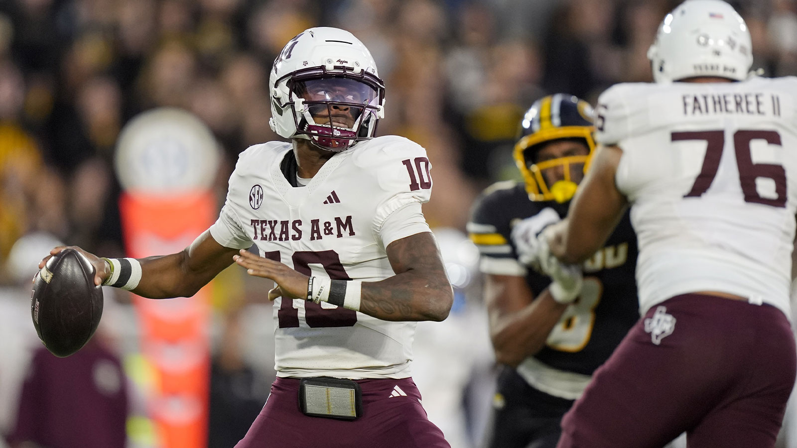  Texas A&M Aggies quarterback Marcel Reed (10) throws a pass during the second half against the Missouri Tigers at Faurot Field at Memorial Stadium.