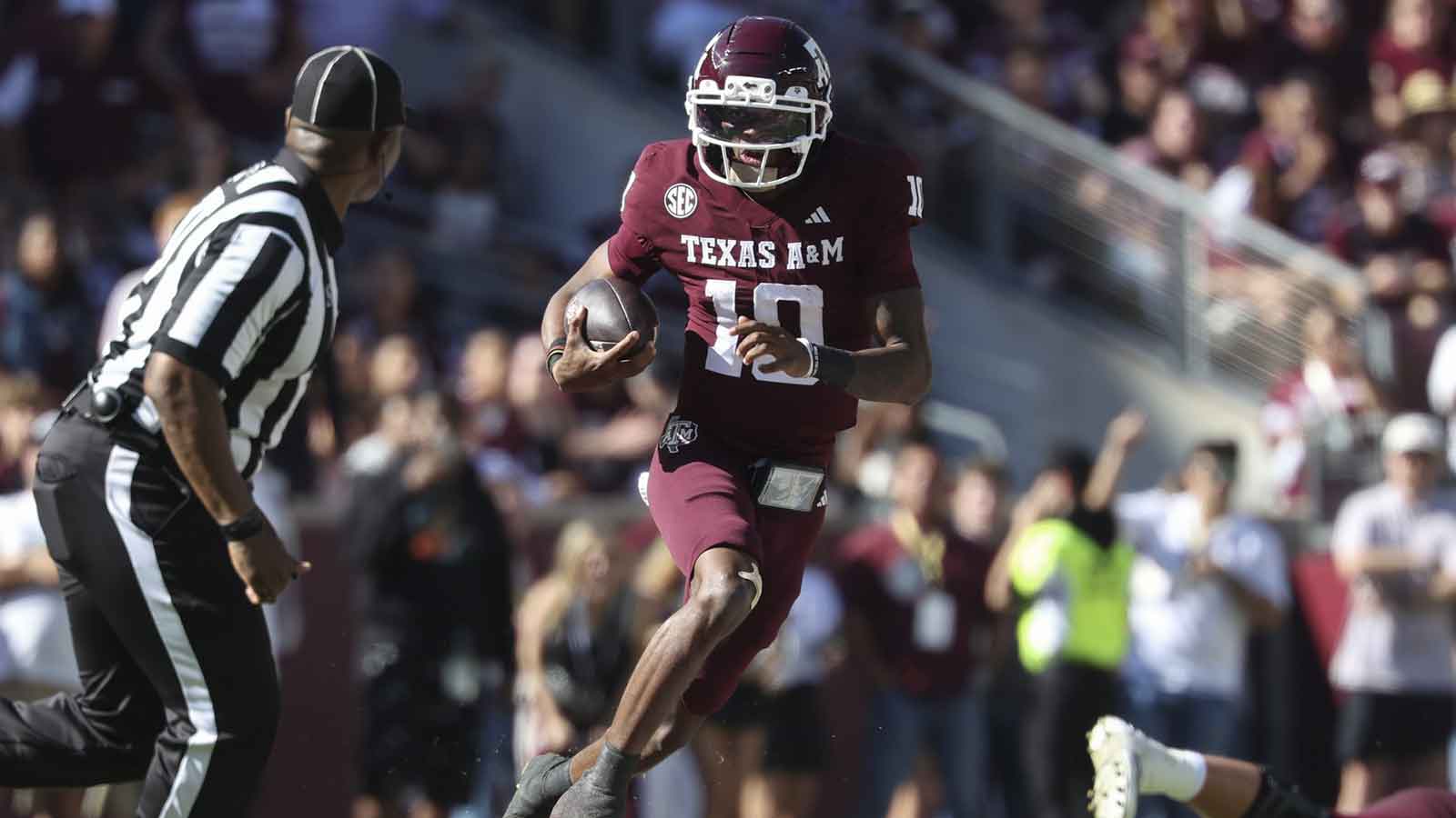 Texas A&M Aggies quarterback Marcel Reed (10) runs with the ball during the third quarter against the South Carolina Gamecocks at Kyle Field.