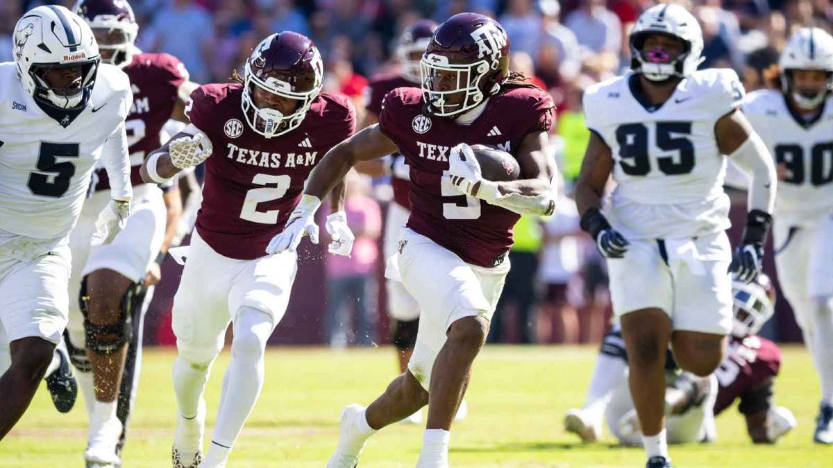 Texas A&M Aggies running back Amari Daniels (5) runs with the ball in the first half of a game against the Samford Bulldogs at Kyle Field.