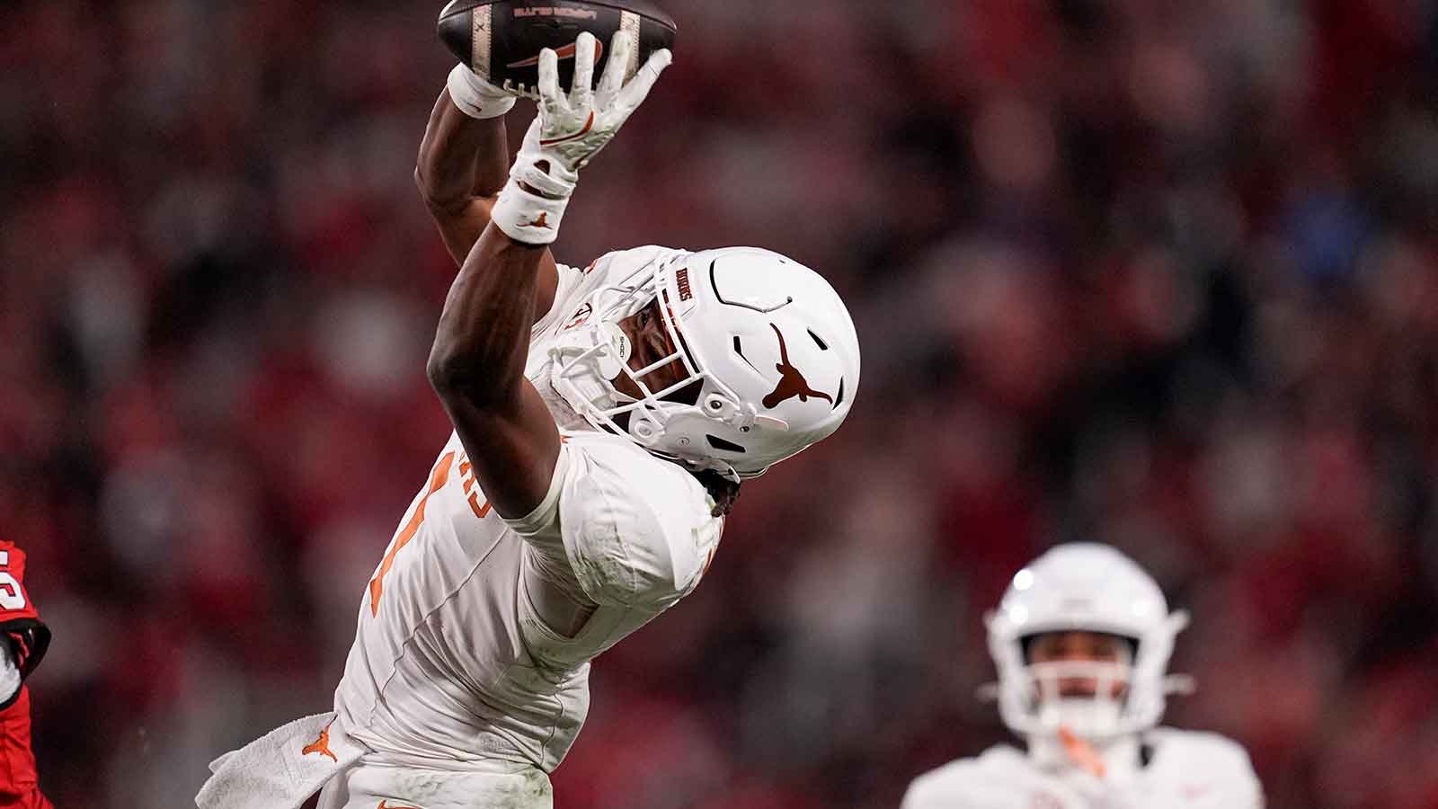  Texas Longhorns wide receiver Ryan Wingo (1) attempts to make a catch in the second half against the Georgia Bulldogs at Sanford Stadium.