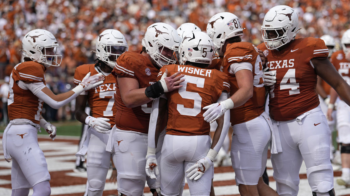Texas Longhorns celebrate after running back Quintrevion Wisner (5) runs for a touchdown in the first half against the Vanderbilt Commodores at Darrell K Royal-Texas Memorial Stadium.
