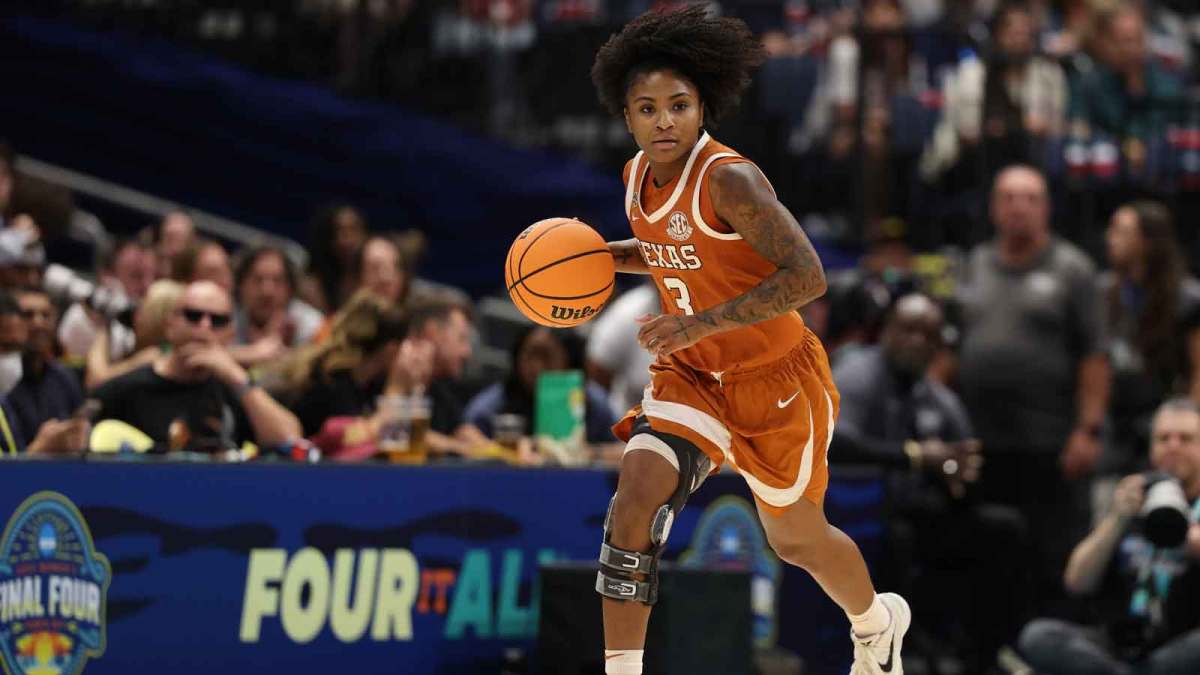 Texas Longhorns guard Rori Harmon (3) dribbles against the South Carolina Gamecocks during the first half in a semifinal of the women's 2025 NCAA tournament at Amalie Arena.