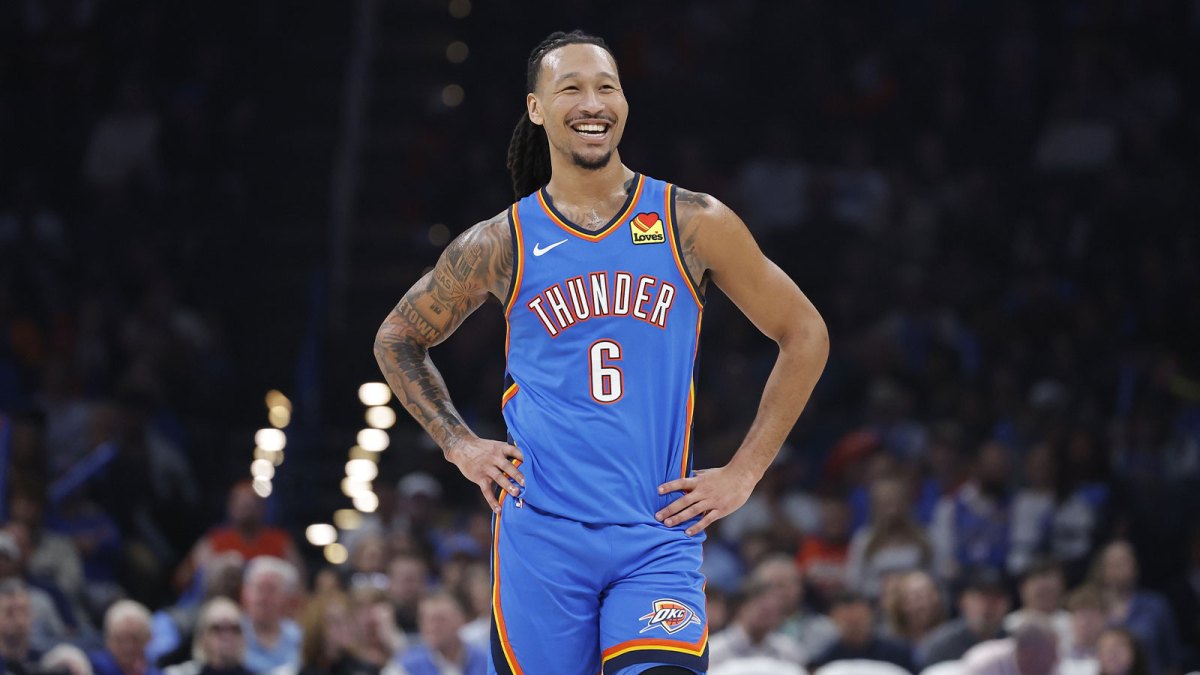 Thunder forward Jaylin Williams (6) smiles during New Orleans Pelicans free-throws during the second quarter at Paycom Center with Thunder head coach Mark Daigneault in the background
