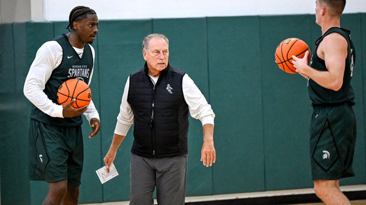 Michigan State's coach Tom Izzo, left, talks with Coen Carr, left, and Denham Wojcik during the first day of basketball practice.