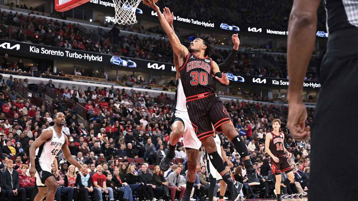 Nov 10, 2025; Chicago, Illinois, USA; Chicago Bulls guard Tre Jones (30) shoots against San Antonio Spurs guard Devin Vassell (24) during the first half at United Center. Mandatory Credit: Matt Marton-Imagn Images