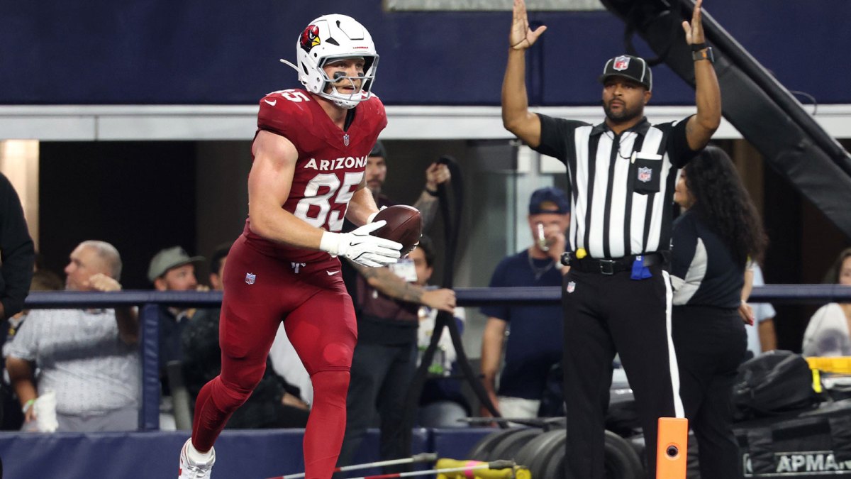 Arizona Cardinals tight end Trey McBride (85) scores a touchdown against the Dallas Cowboys in the second half at AT&T Stadium.