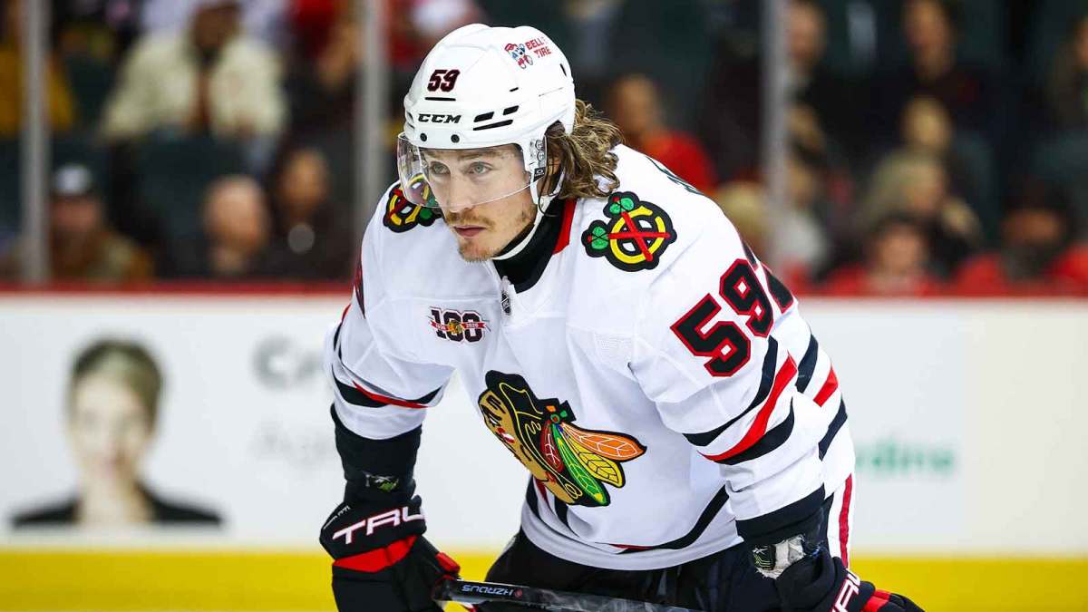 Chicago Blackhawks left wing Tyler Bertuzzi (59) during the face off against the Calgary Flames during the third period at Scotiabank Saddledome.
