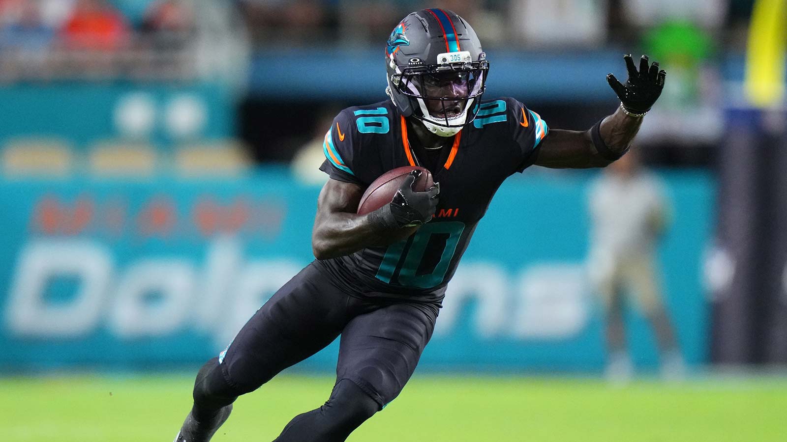 Miami Dolphins wide receiver Tyreek Hill (10) makes a catch against the New York Jets during the first half at Hard Rock Stadium. 