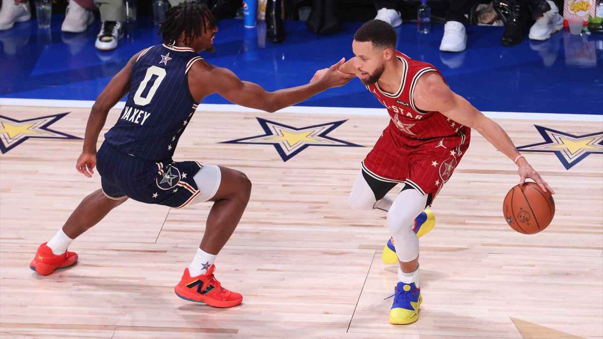 Western Conference guard Stephen Curry (30) of the Golden State Warriors dribbles the ball against Eastern Conference guard Tyrese Maxey (0) of the Philadelphia 76ers during the second quarter in the 73rd NBA All Star game