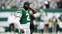 New York Jets quarterback Tyrod Taylor (2) warms up before an NFL Week 10 game between the New York Jets and the Cleveland Browns at MetLife Stadium on Sunday, Nov. 9, 2025.