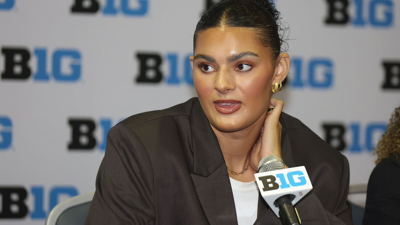 UCLA star Lauren Betts day-to-day after missing Duke game with injury