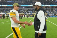 Pittsburgh Steelers quarterback Aaron Rodgers (8) shakes hands with head coach Mike Tomlin after the game against the Los Angeles Chargers at SoFi Stadium.