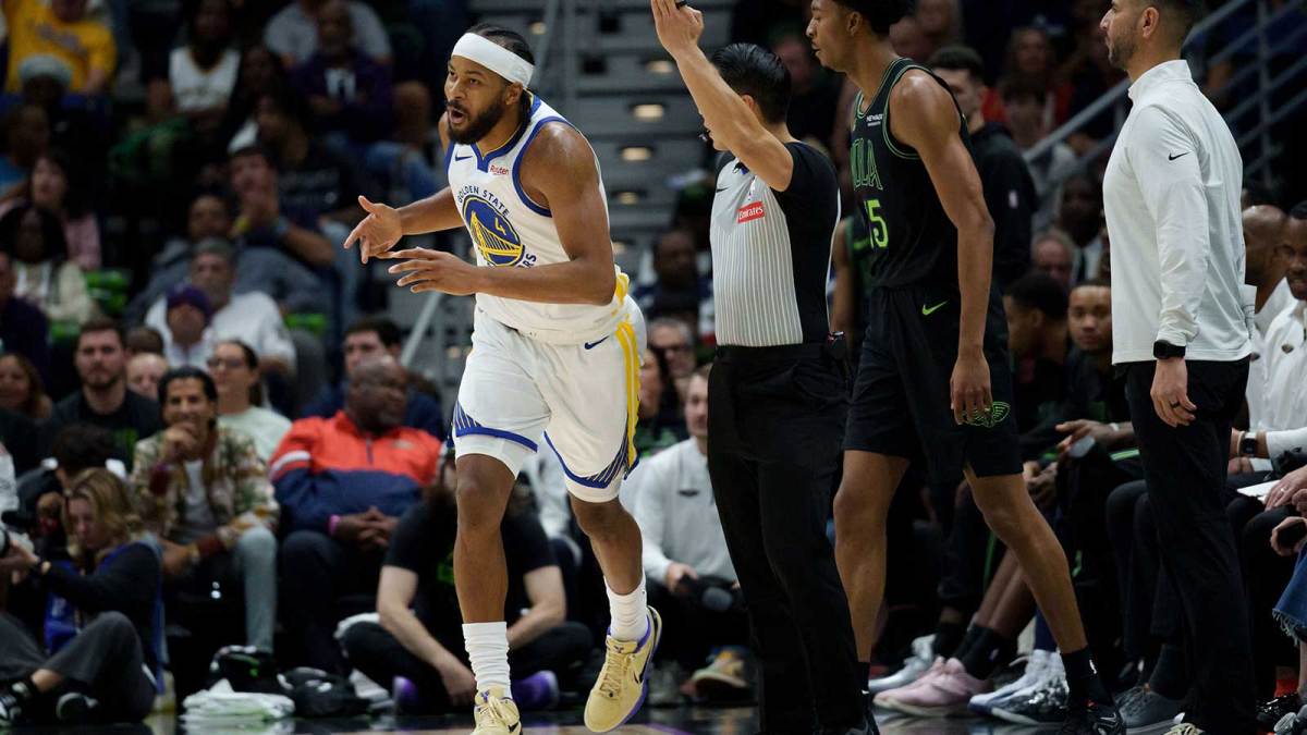 Golden State Warriors guard Moses Moody (4) celebrates a three point basket against New Orleans Pelicans forward Trey Murphy III (25) during the first half at Smoothie King Center.