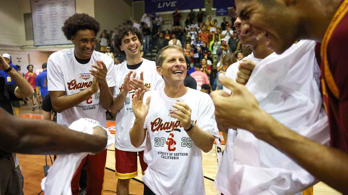 USC Trojans head coach Eric Musselman reacts with his team after they defeated the Arizona State Sun Devils in the championship match at Lahaina Civic Center.