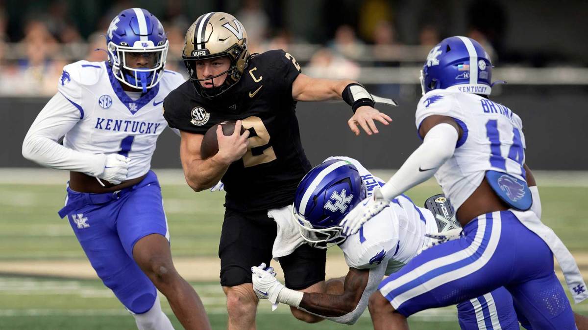 Vanderbilt quarterback Diego Pavia (2) runs the ball against Kentucky during the first half at FirstBank Stadium in Nashville, Tenn., Saturday, Nov. 22, 2025.
