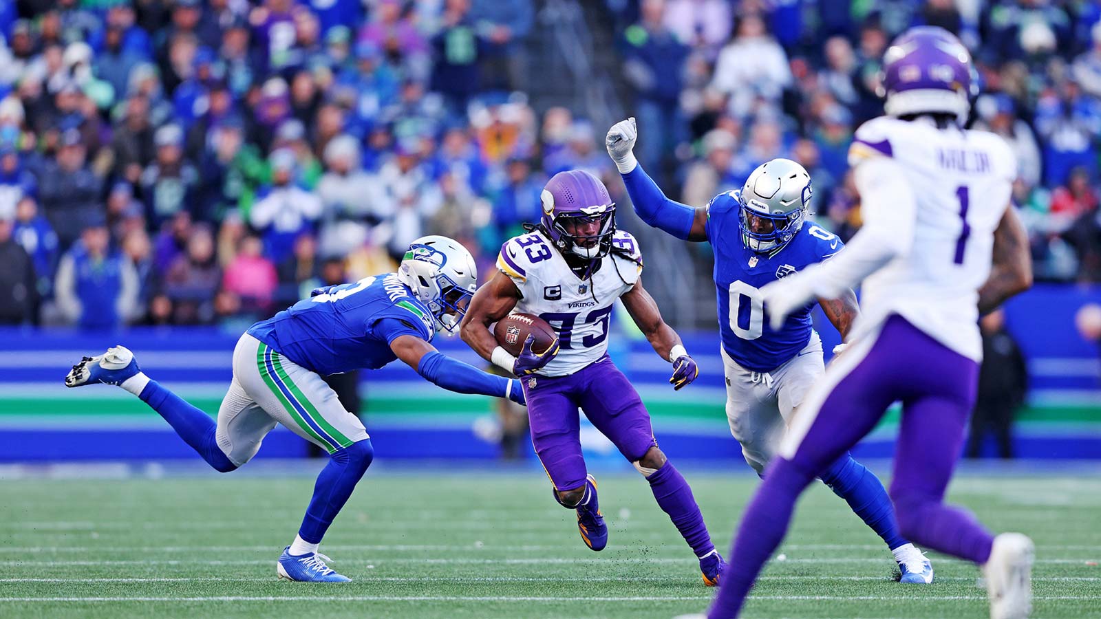 Vikings’ Aaron Jones dealing with shoulder injury after brutal Seahawks loss
