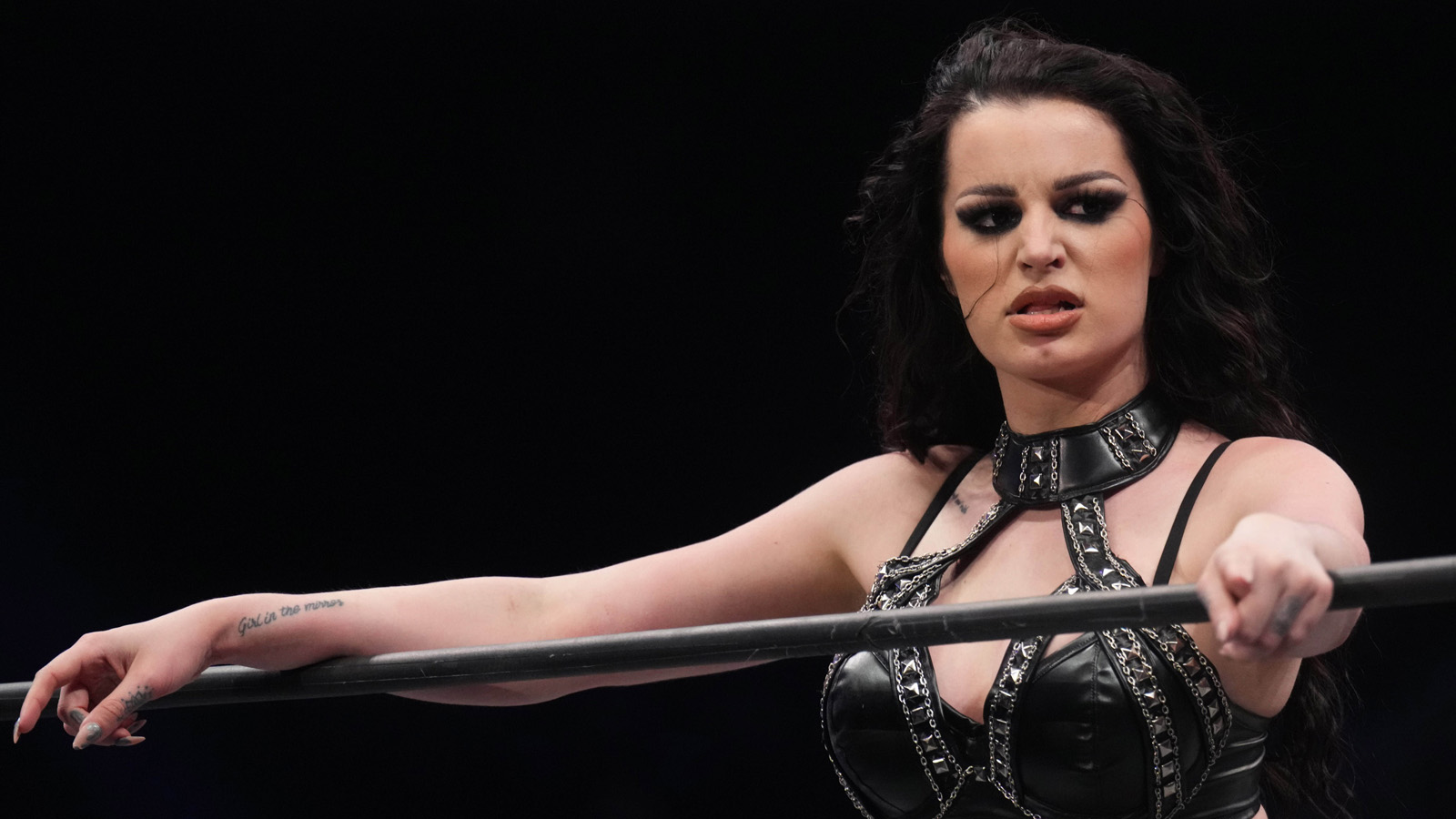 Ex-WWE star Paige sends fans reassuring message after dad’s hospitalization