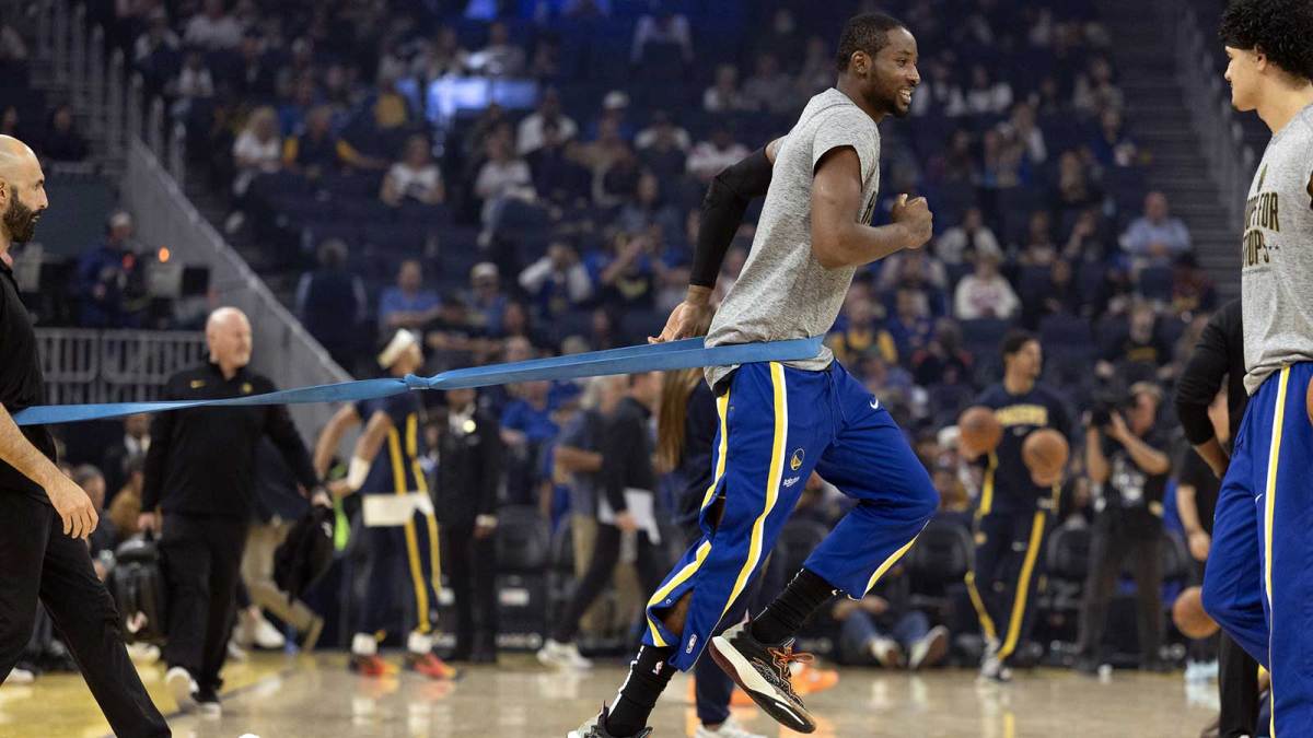 Golden State Warriors forward Jonathan Kuminga (1) warms up before facing the Indiana Pacers at Chase Center.