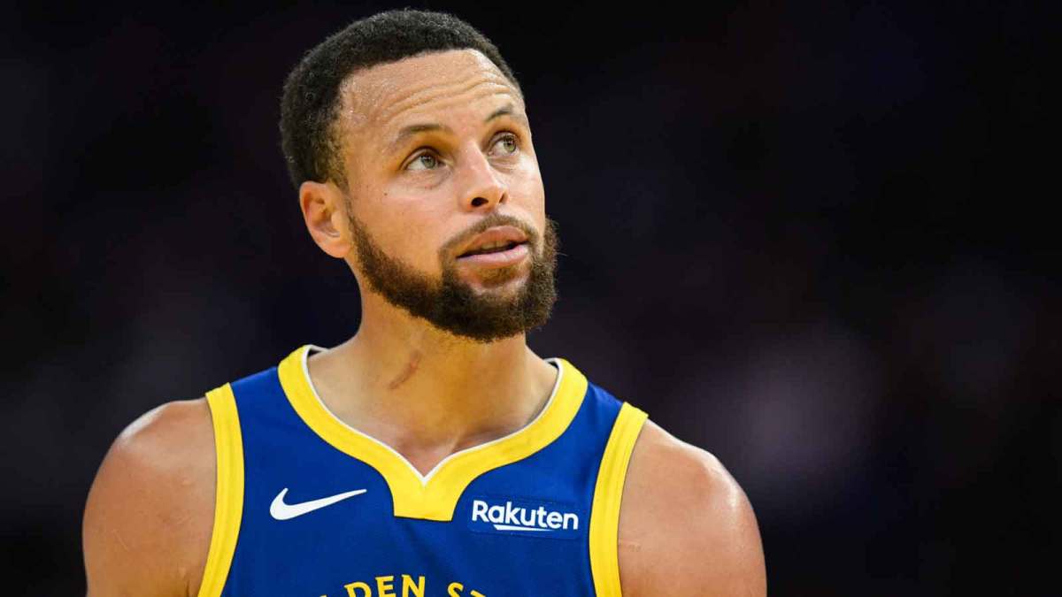 Golden State Warriors guard Stephen Curry (30) looks on against the Phoenix Suns in the third quarter at Chase Center.
