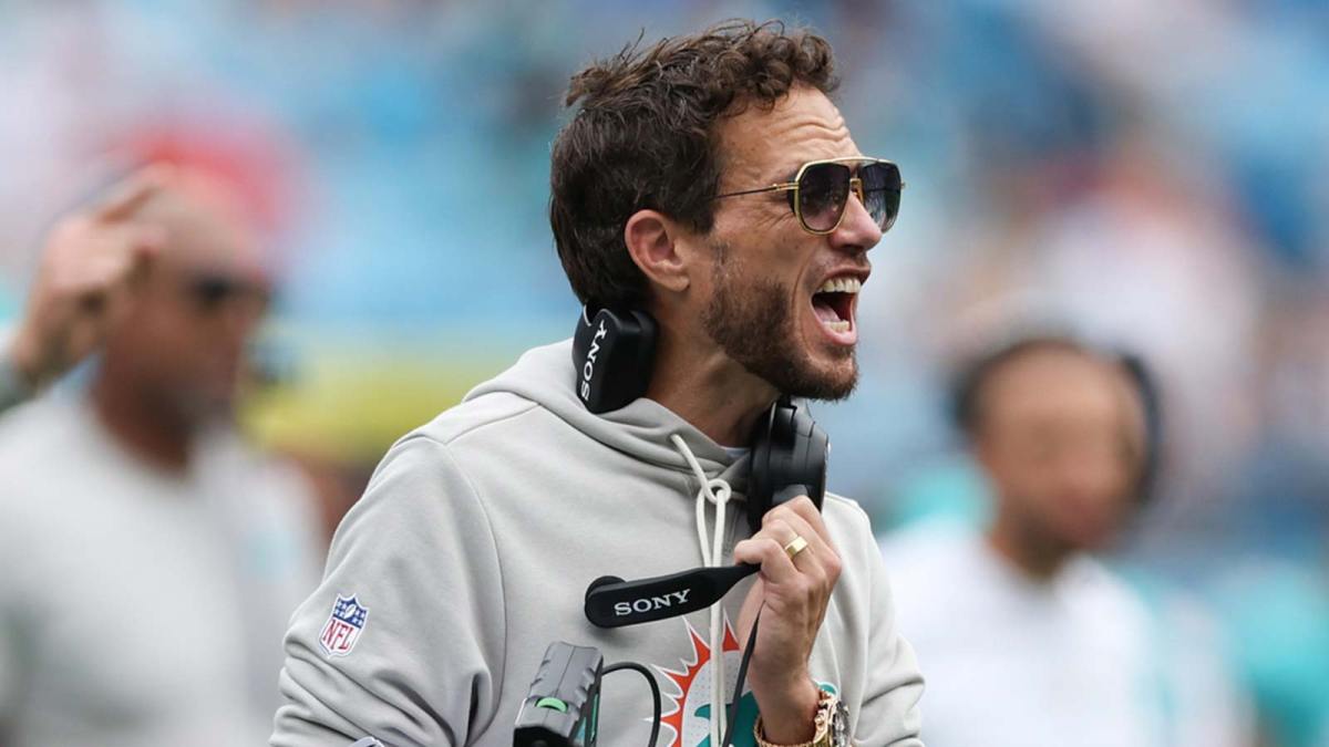 Miami Dolphins head coach Mike McDaniel yells a play during the second quarter against the Carolina Panthers at Bank of America Stadium.