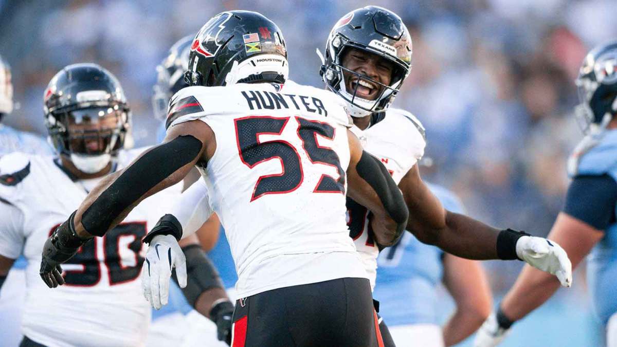 Houston Texans defensive end Will Anderson Jr. (51) celebrates with defensive end Danielle Hunter (55) after his sack of Tennessee Titans quarterback Cameron Ward (1) during the second half at Nissan Stadium.