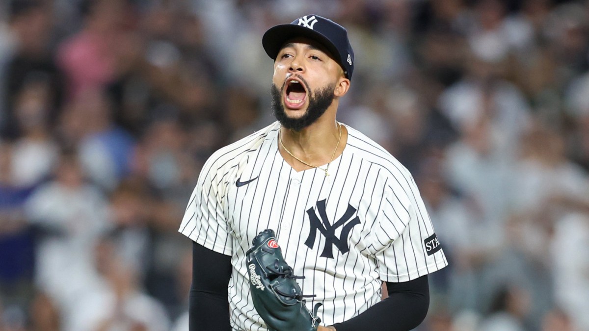 The Yankees keep tabs on Devin Williams as MLB Free Agency heats up, leaving the door open for a possible reunion to bolster their bullpen.
