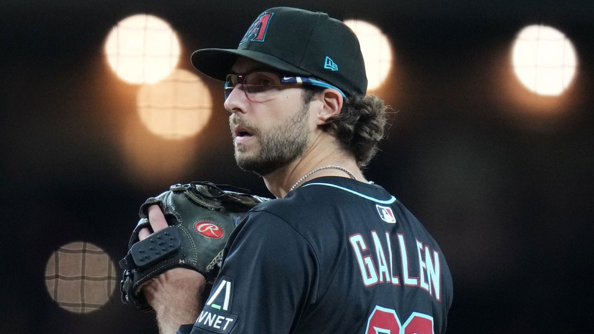 Arizona Diamondbacks right-hander Zac Gallen (23) pitches against the Cleveland Guardians at Chase Field on Aug. 19, 2025.