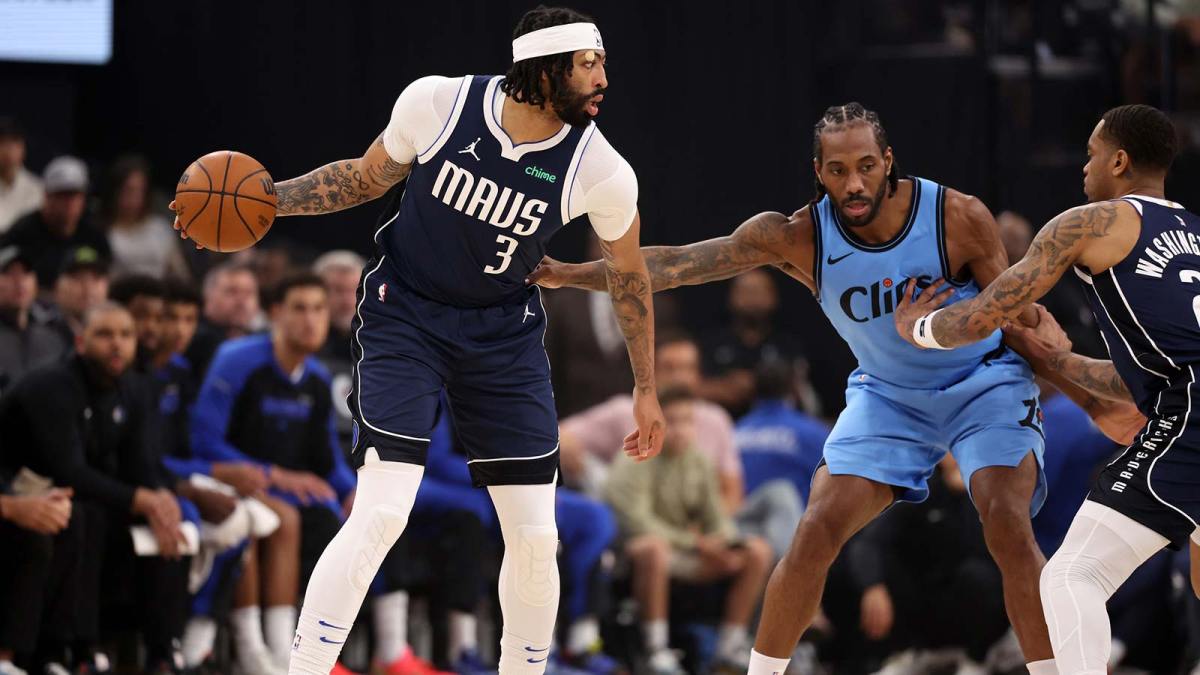 Apr 5, 2025; Inglewood, California, USA; Dallas Mavericks forward Anthony Davis (3) is defended by Los Angeles Clippers forward Kawhi Leonard (2) during the first quarter at Intuit Dome. Mandatory Credit: Kiyoshi Mio-Imagn Images