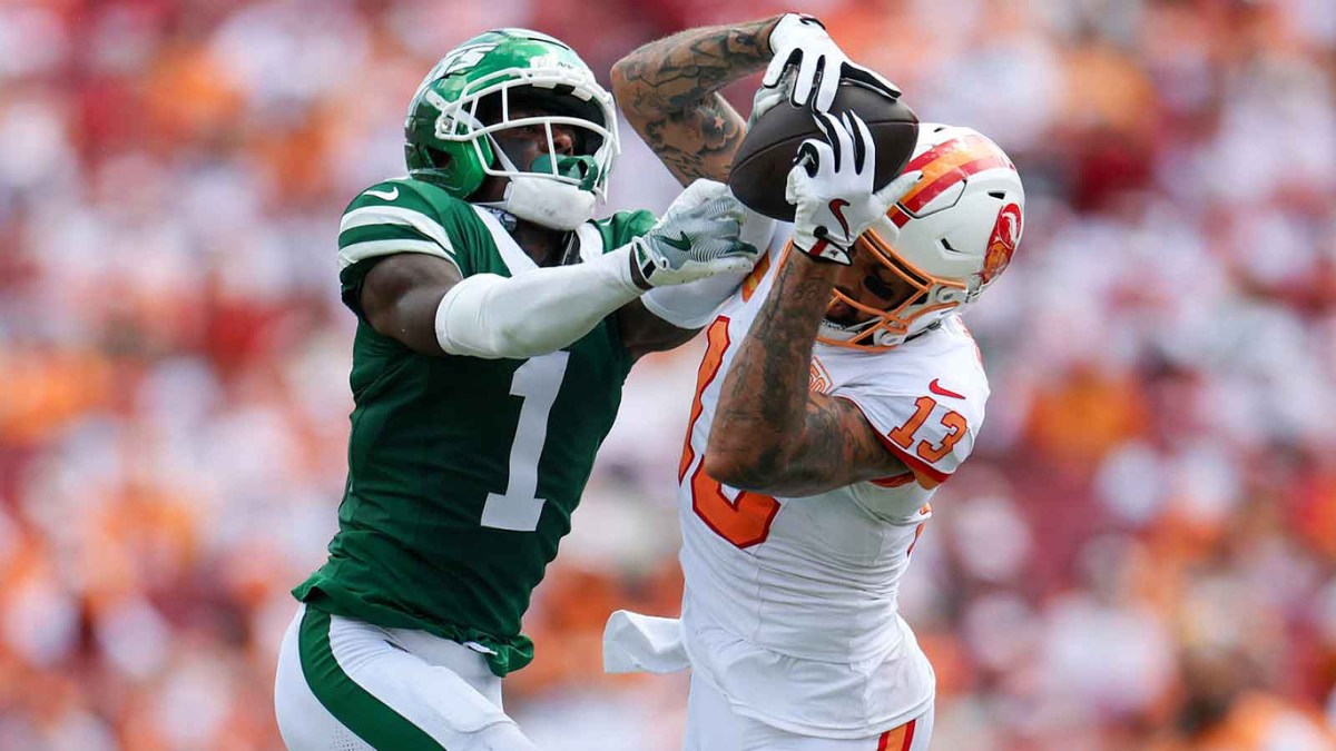 Tampa Bay Buccaneers wide receiver Mike Evans (13) catches pass defended boy New York Jets cornerback Sauce Gardner (1) in the third quarter at Raymond James Stadium.