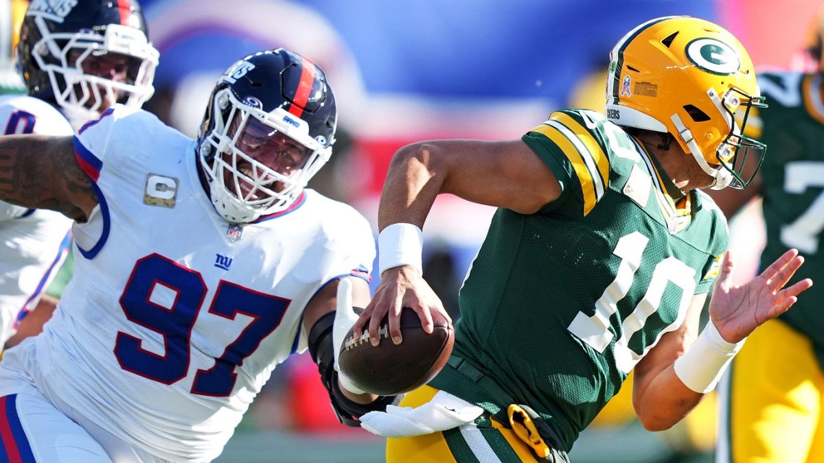 Green Bay Packers quarterback Jordan Love (10) scrambles away from New York Giants defensive tackle Dexter Lawrence II (97) during the first quarter at MetLife Stadium.