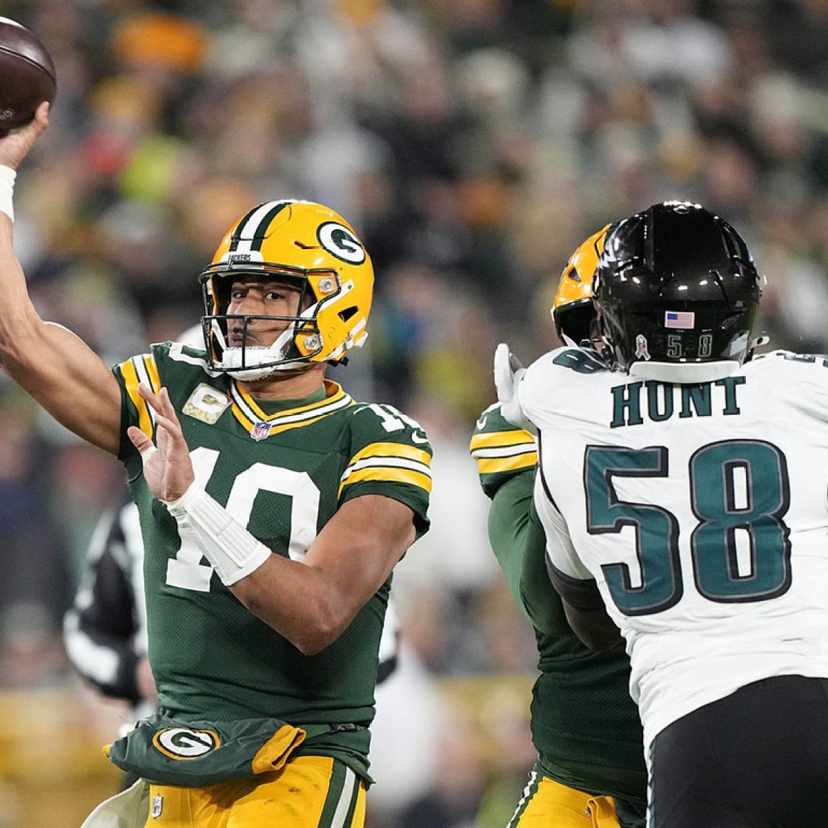 Packers Edge Giants in Nail-Biter as Injuries Shake Up Week 11 Showdown