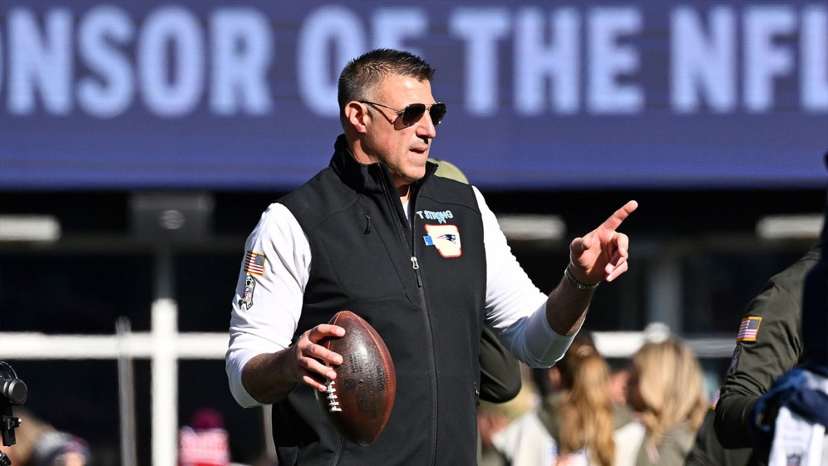 New England Patriots head coach Mike Vrabel helps warm the team up before a game against the Atlanta Falcons at Gillette Stadium.