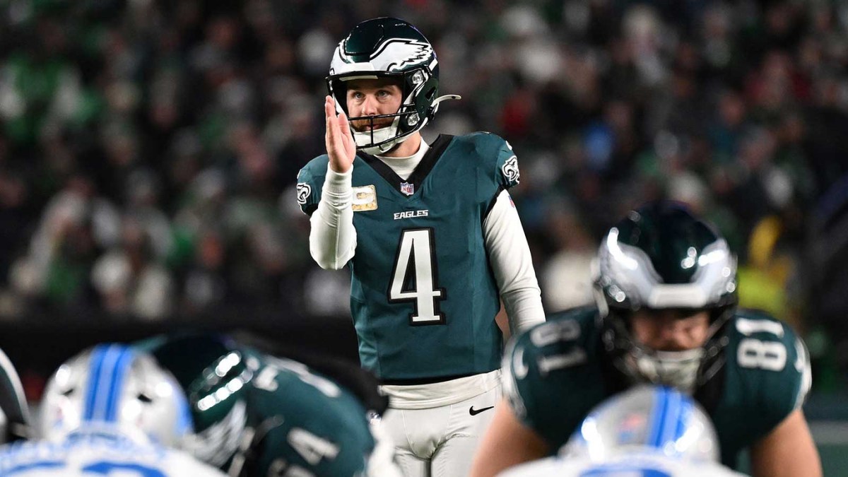 Philadelphia Eagles place kicker Jake Elliott (4) gets set to kick a field goal against the Detroit Lions during the first half at Lincoln Financial Field.