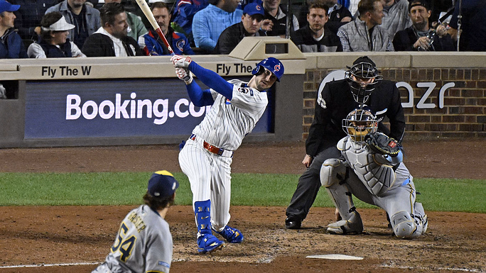 Chicago Cubs right fielder Kyle Tucker (30) hits a home run against the Milwaukee Brewers