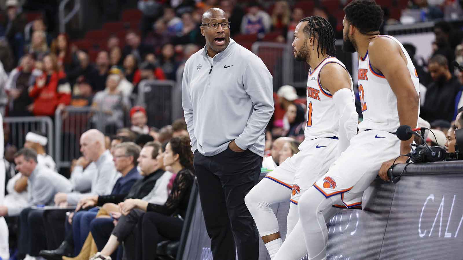 Oct 31, 2025; Chicago, Illinois, USA; New York Knicks head coach Mike Brown talks with guard Jalen Brunson (11) and center Karl-Anthony Towns (32) during the second half of an NBA game against the Chicago Bulls at United Center. Mandatory Credit: Kamil Krzaczynski-Imagn Images