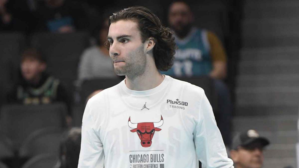 Nov 28, 2025; Charlotte, North Carolina, USA; Chicago Bulls guard Josh Giddey (3) warms up before the game against the Charlotte Hornets at the Spectrum Center. Mandatory Credit: Sam Sharpe-Imagn Images