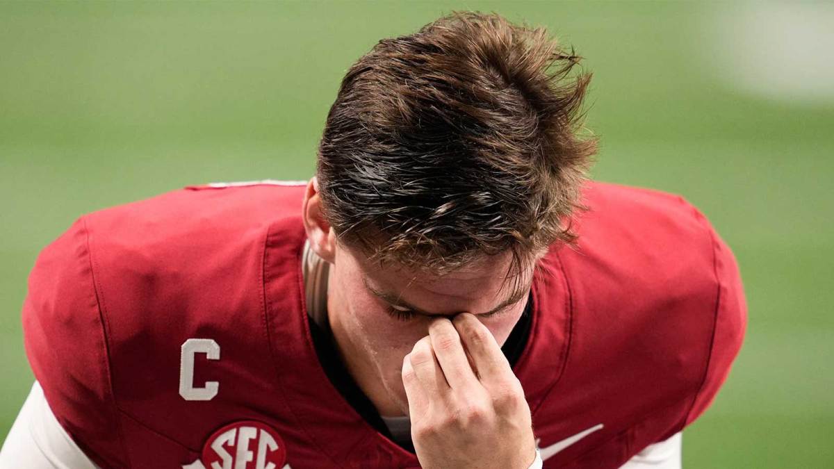 Alabama Crimson Tide quarterback Ty Simpson (15) kneels before the game against the Georgia Bulldogs during the 2025 SEC Championship game at Mercedes-Benz Stadium.