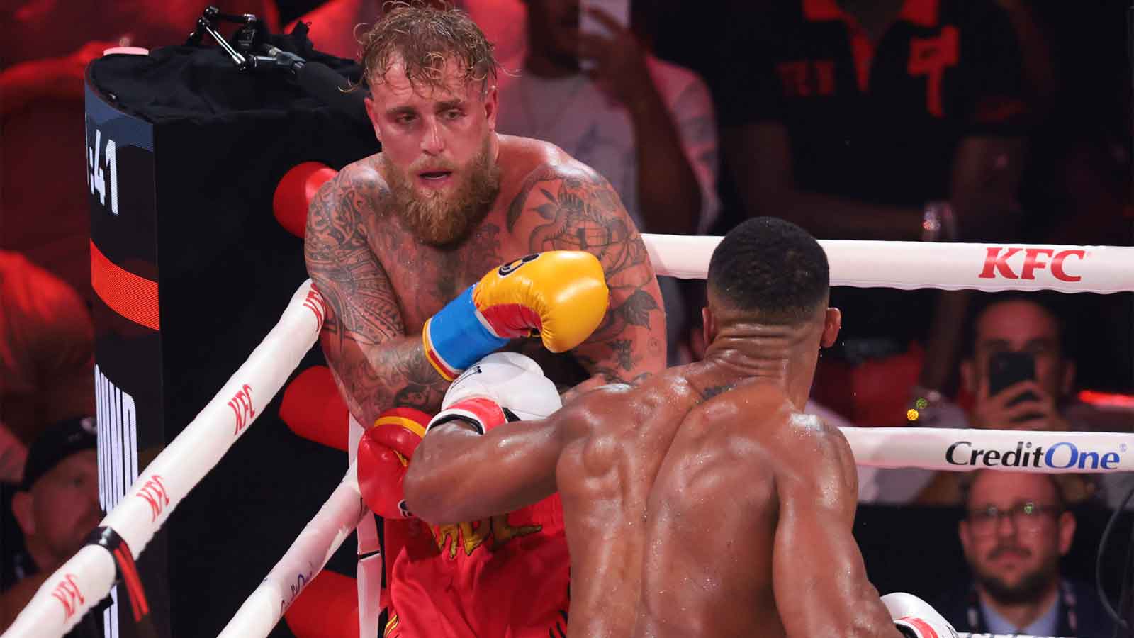 https://wp.clutchpoints.com/wp-content/uploads/2025/12/Anthony-Joshua-knocking-out-Jake-Paul.jpg