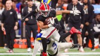 Atlanta Falcons running back Bijan Robinson (7) runs the ball against the Los Angeles Rams in the third quarter at Mercedes-Benz Stadium.